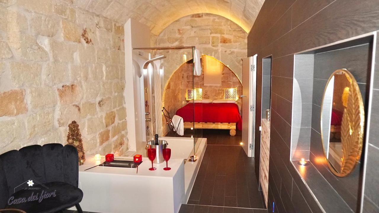 My Monopoli -Casa Dei Fiori Suite "Tulipano Nero" Centro Storico מראה חיצוני תמונה